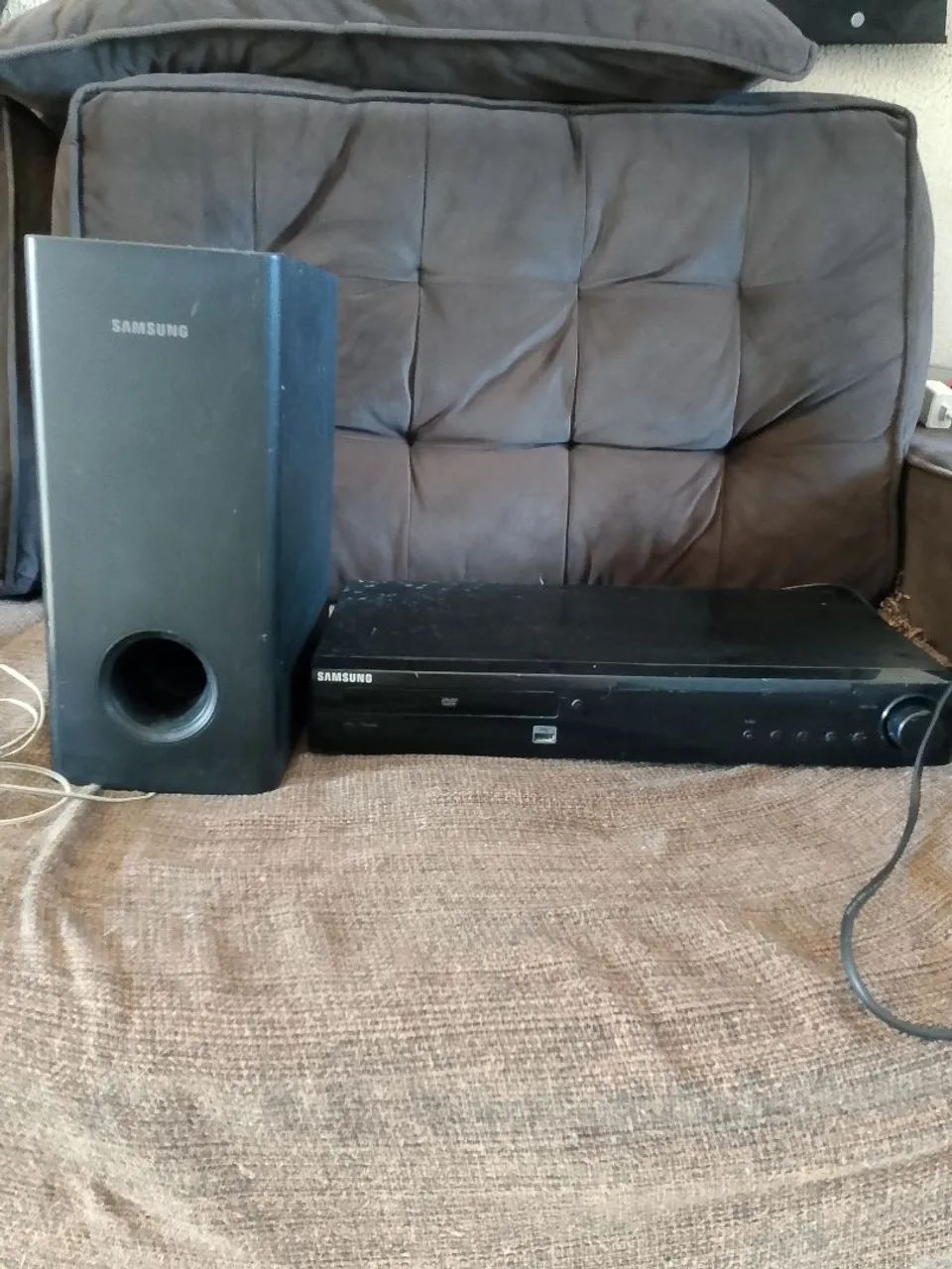 Sistema de home theater Samsung com defeito.