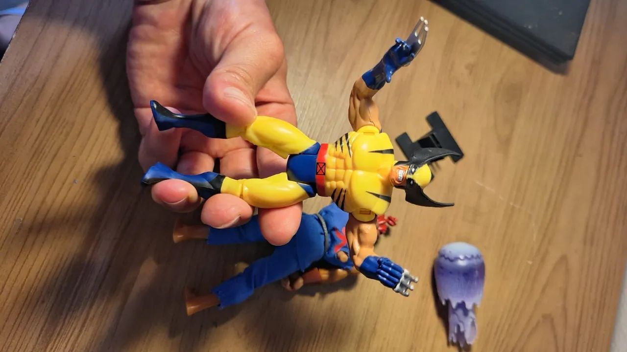 Lote Toy biz Marvel VS cacpom akuma e wolverine importado RARO! - Foto 3