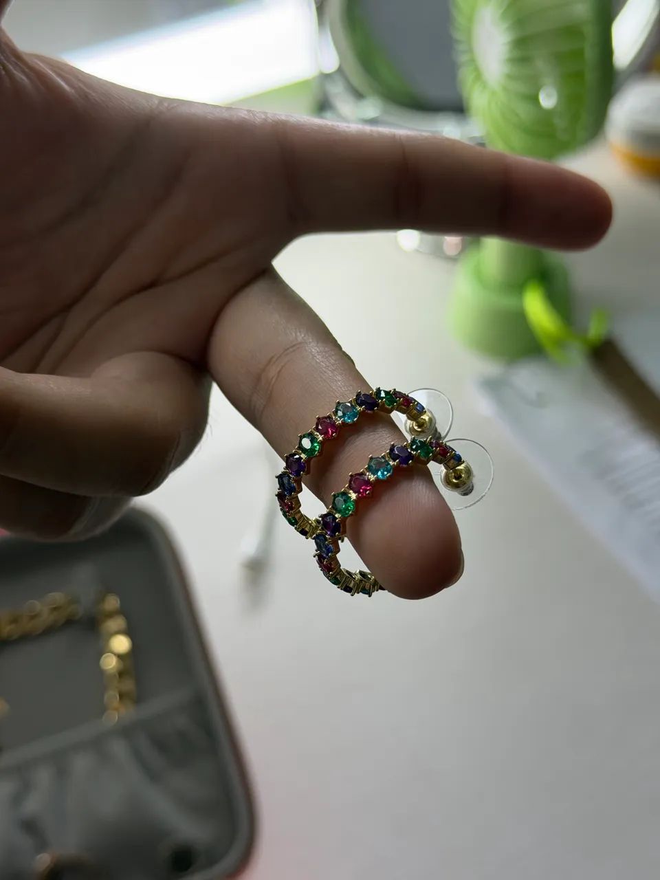 Brinco argola kendra scott cristais coloridos  - Foto 2