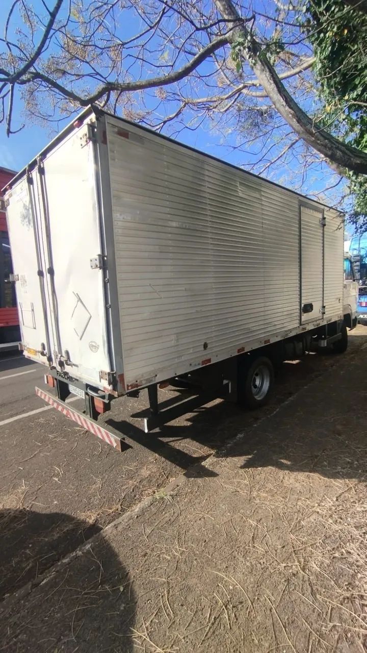 8-150 E Plus Cummins Baú - Foto 4
