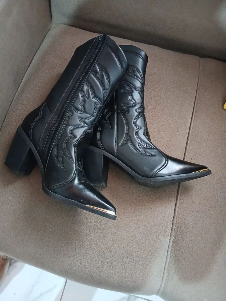 Vende-se bota 