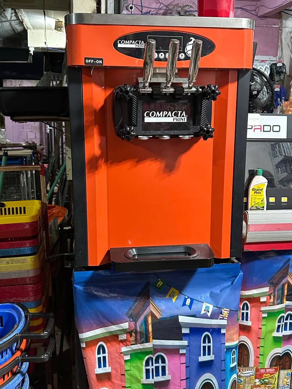 Máquina de sorvete seminova 