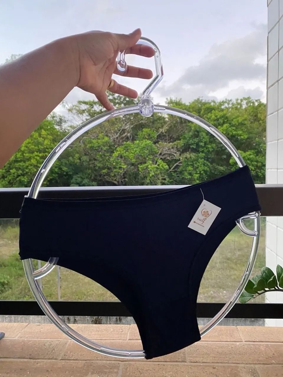 Cabide redondo em acrílico para lingerie | calcinha | biquíni  - Foto 2
