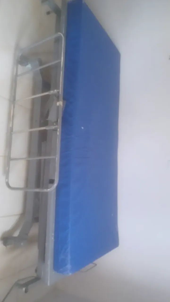 Cama hospitalar 3 manivelas semi-nova - Foto 2