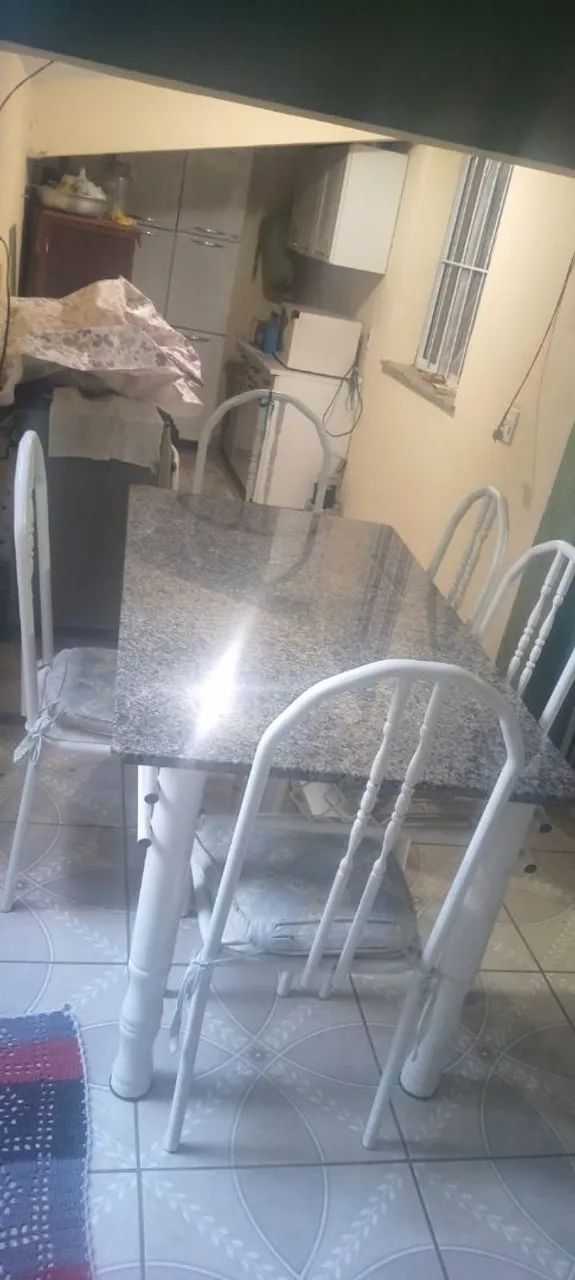 Mesa com cadeira 