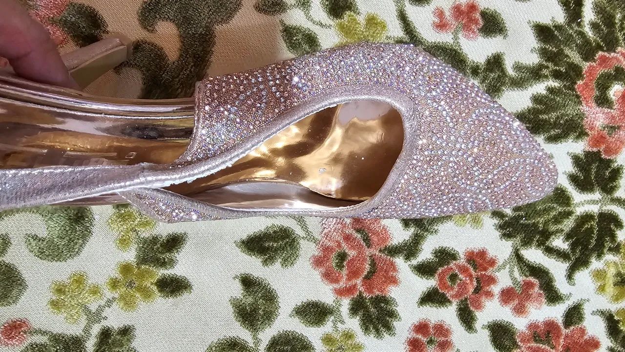 Scarpin strass dourado 38 - Foto 2