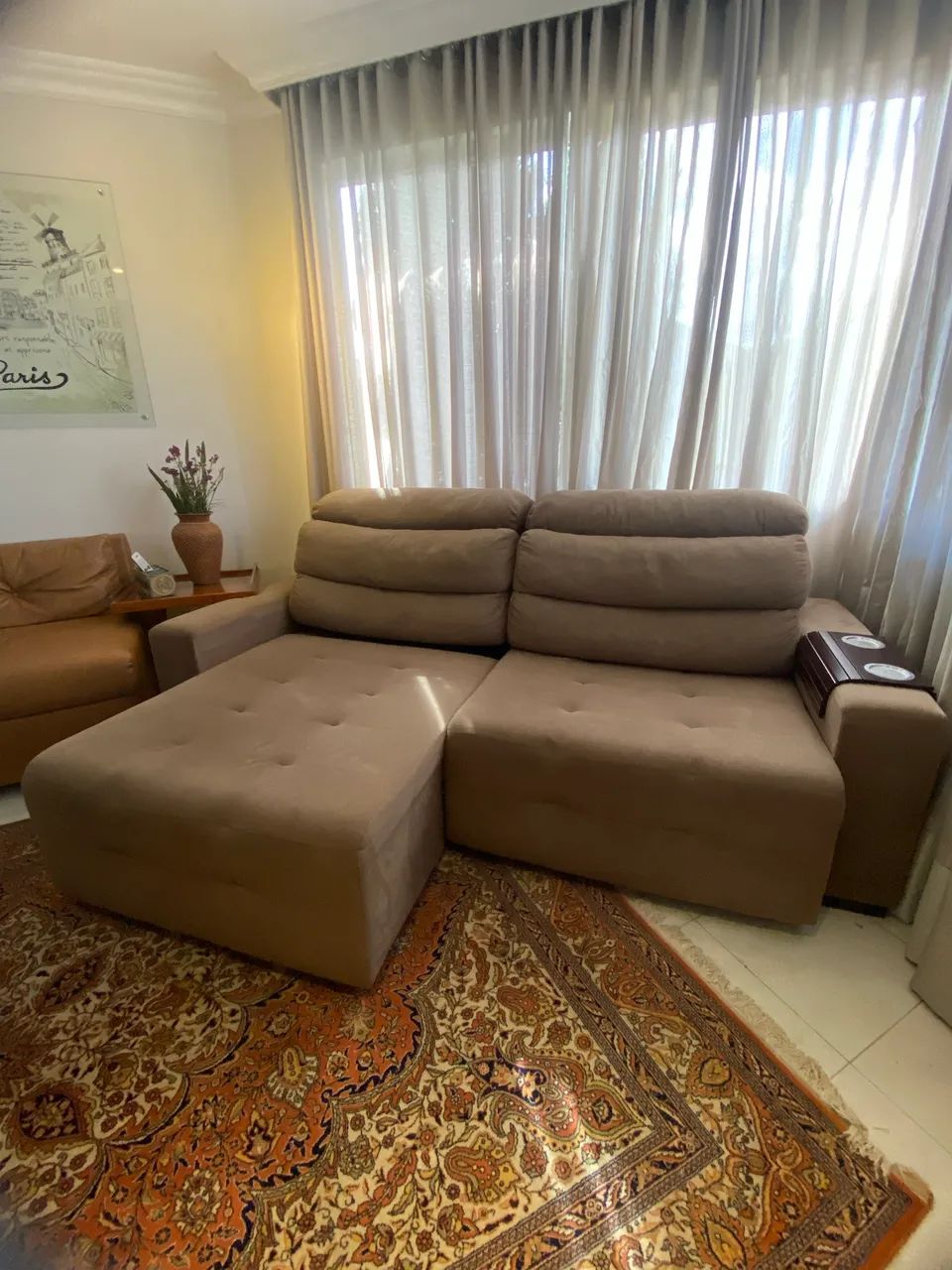 Sofá retrátil marrom claro 