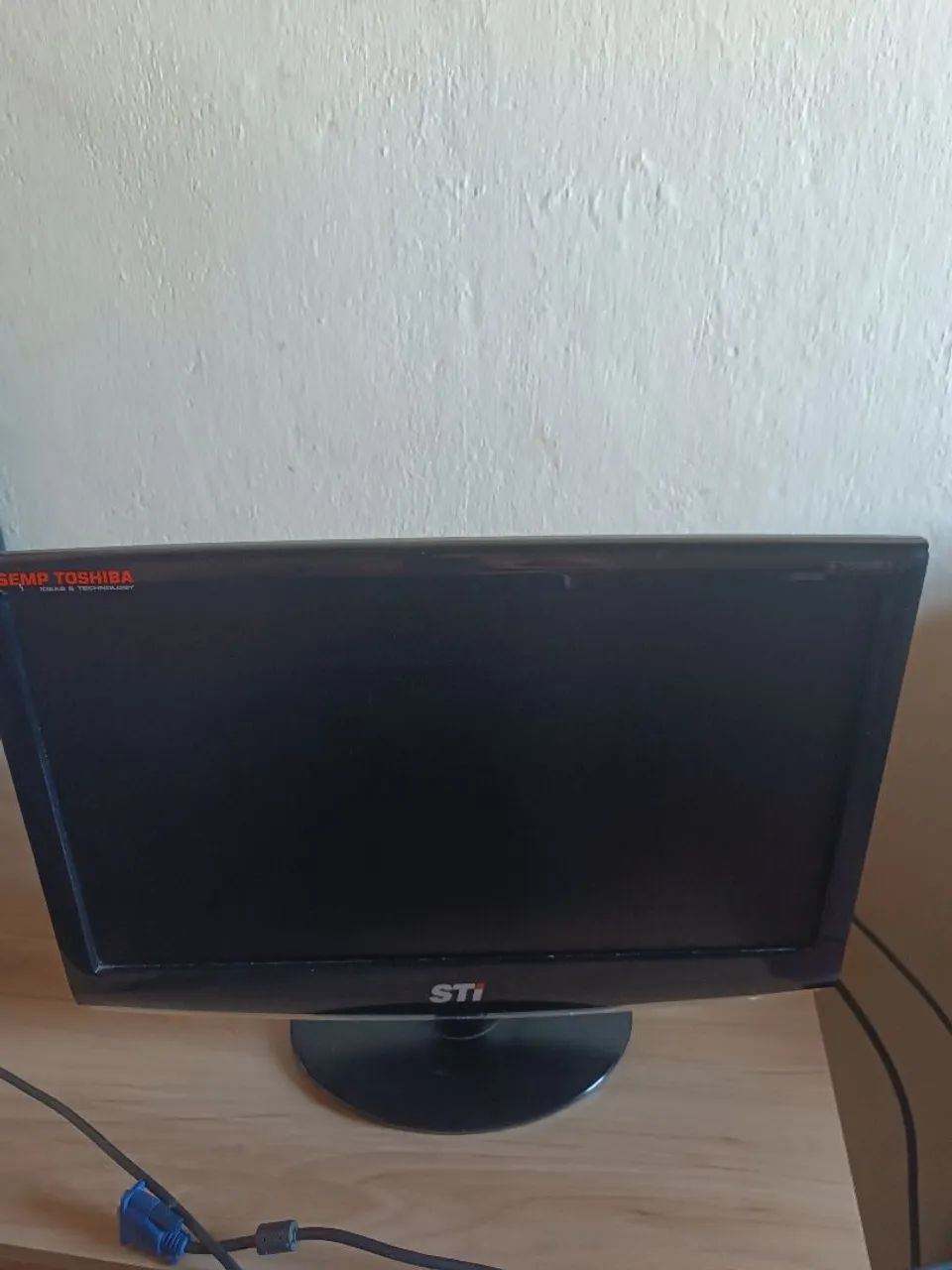 Monitor STI em perfeito estado