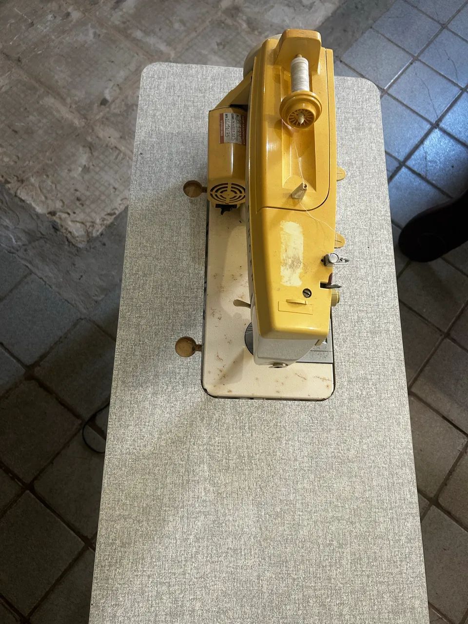 Máquina singer reta  - Foto 4
