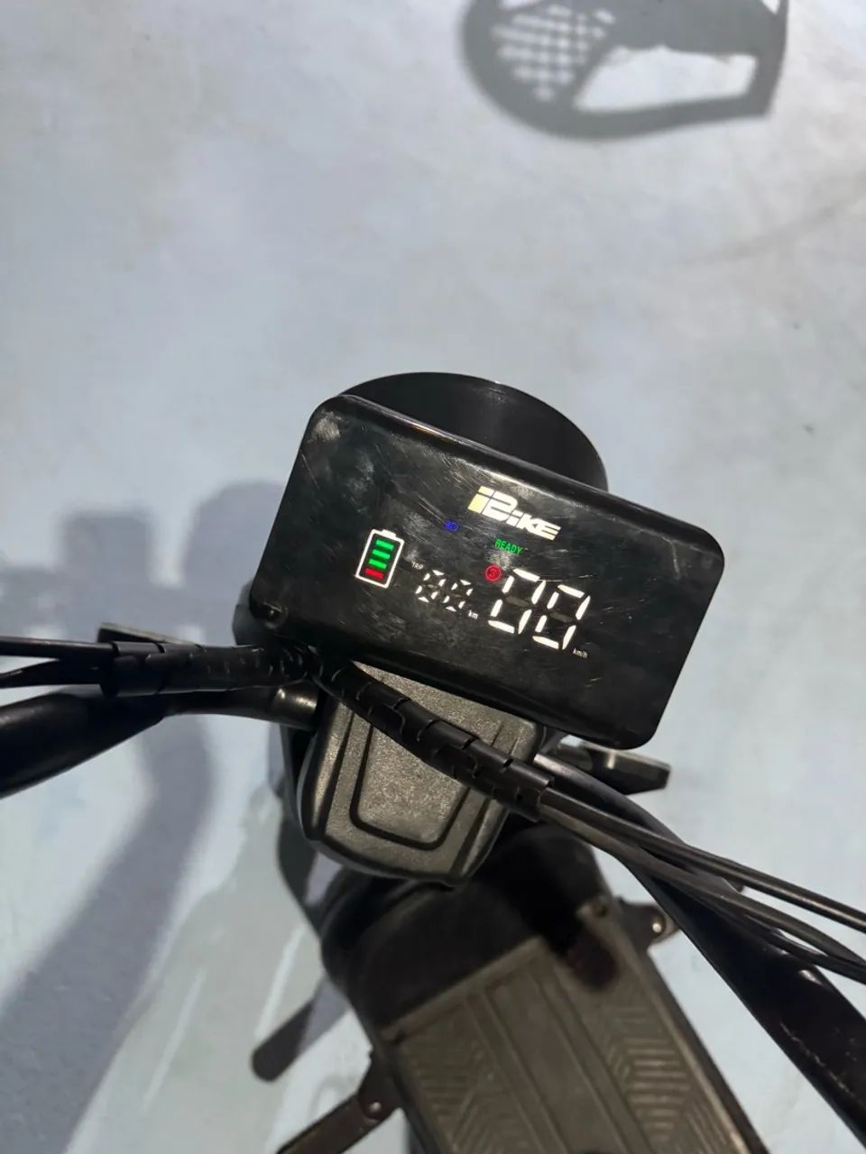 Bicicleta elétrica preta - Foto 4