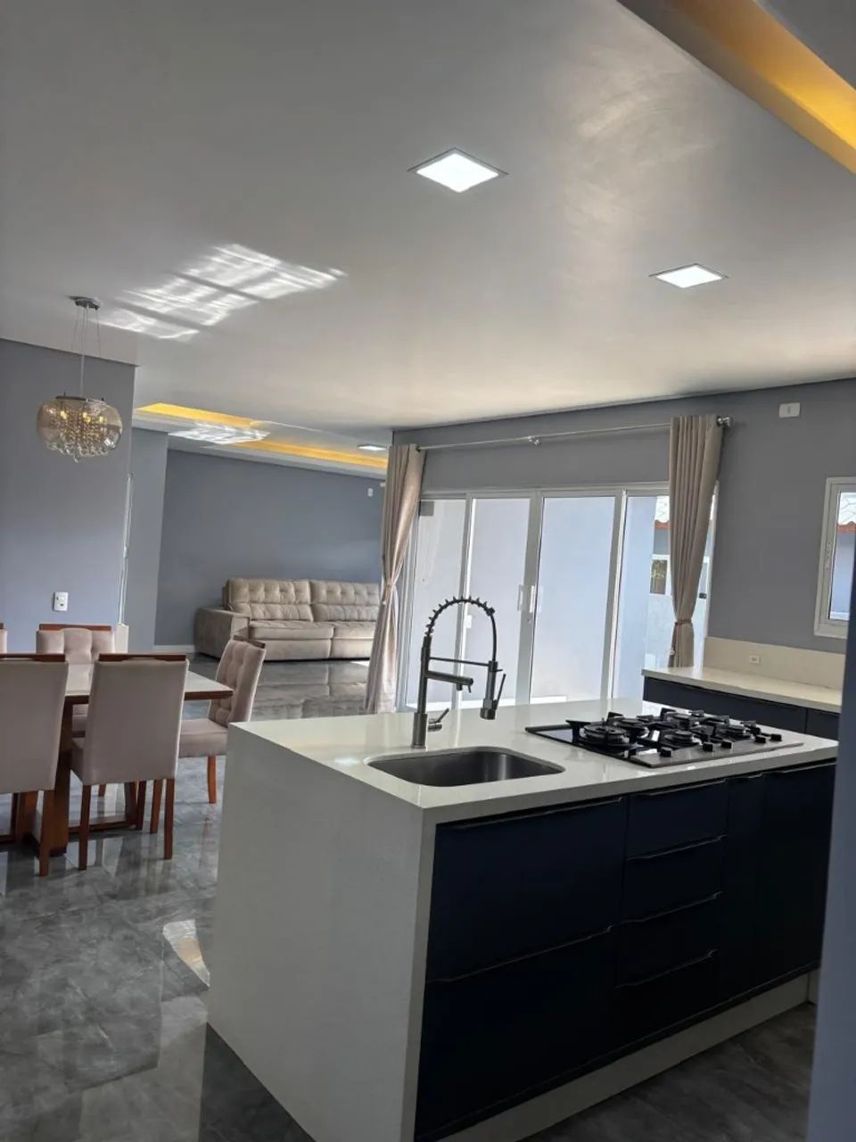 Casa semi mobiliada com 3 dormitórios + amplo quintal e piscina no Rio Vermelho! - Foto 4