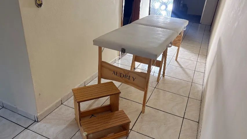 Vendo maca com escada para estética em perfeito estado  - Foto 3