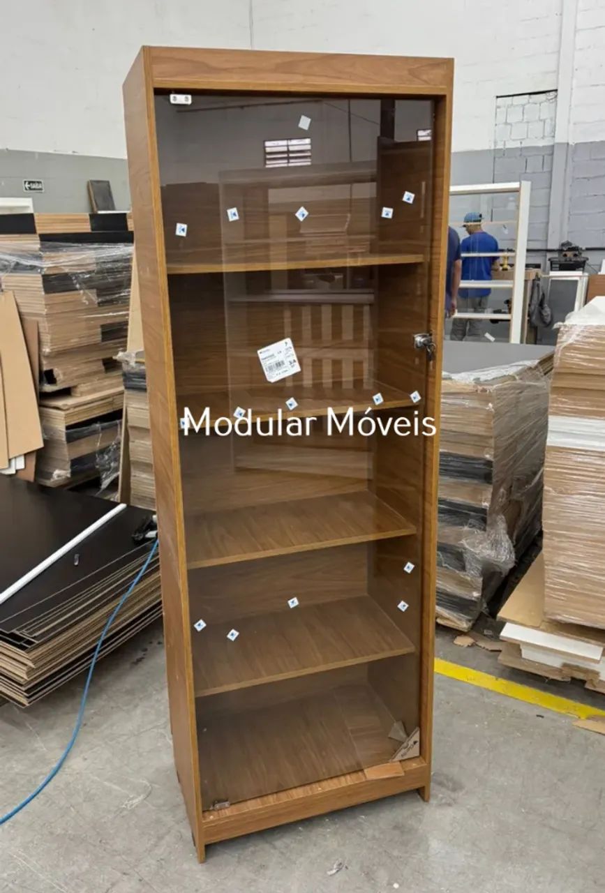 Estante Prateleira com Porta de Vidro Basculante com Chave - MDF Amadeirado