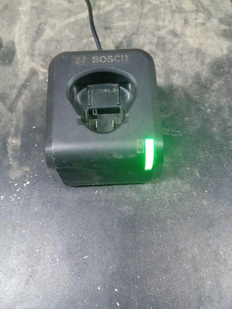 Vendo CARREGADOR DE BATERIA PORTATIL BOSCH 