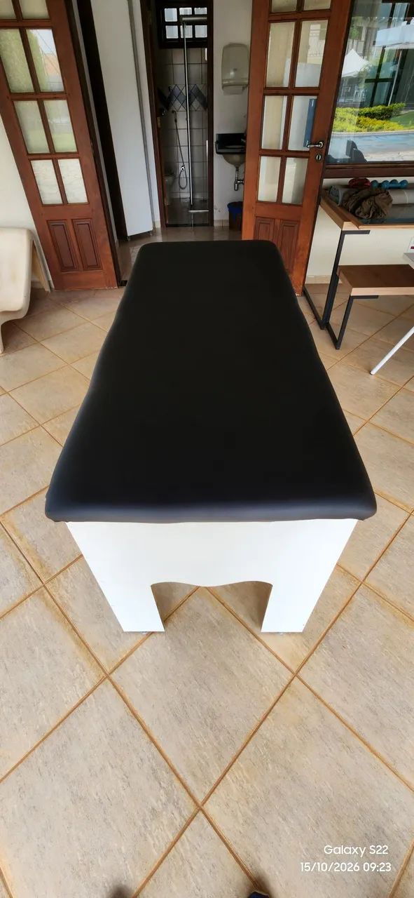 Maca fixa em MDF com estofado preto - Foto 4