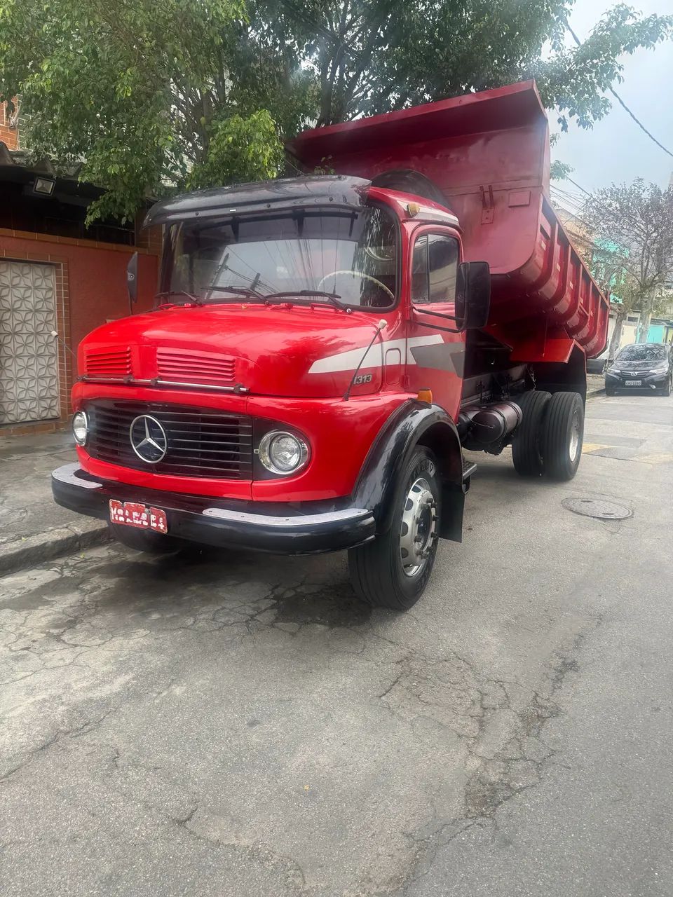Caminhão caçamba 