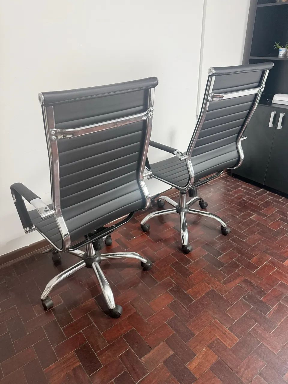 Cadeira Presidente Executiva ANM03P - Cromada - Excelente Estado - Foto 3
