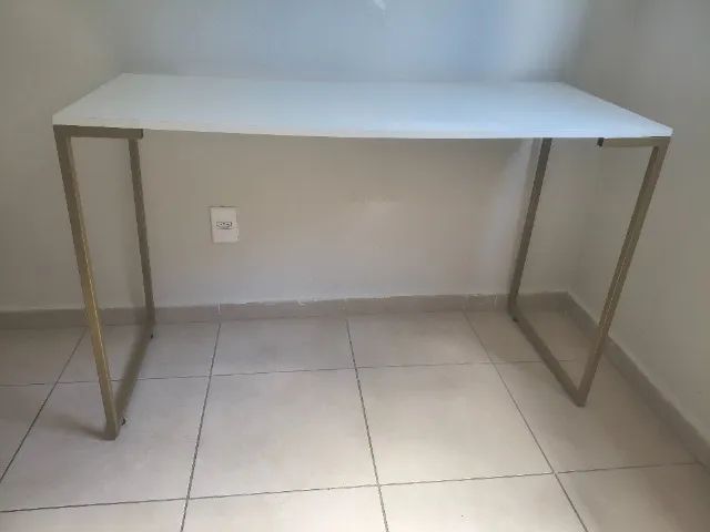 Mesa de escritório MDF com dourado 120cm