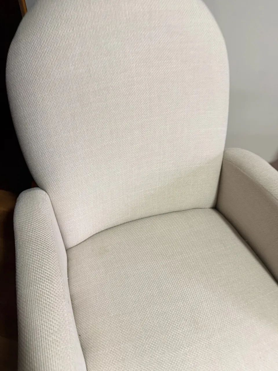 Poltrona cor creme com puf de apoio - Foto 2
