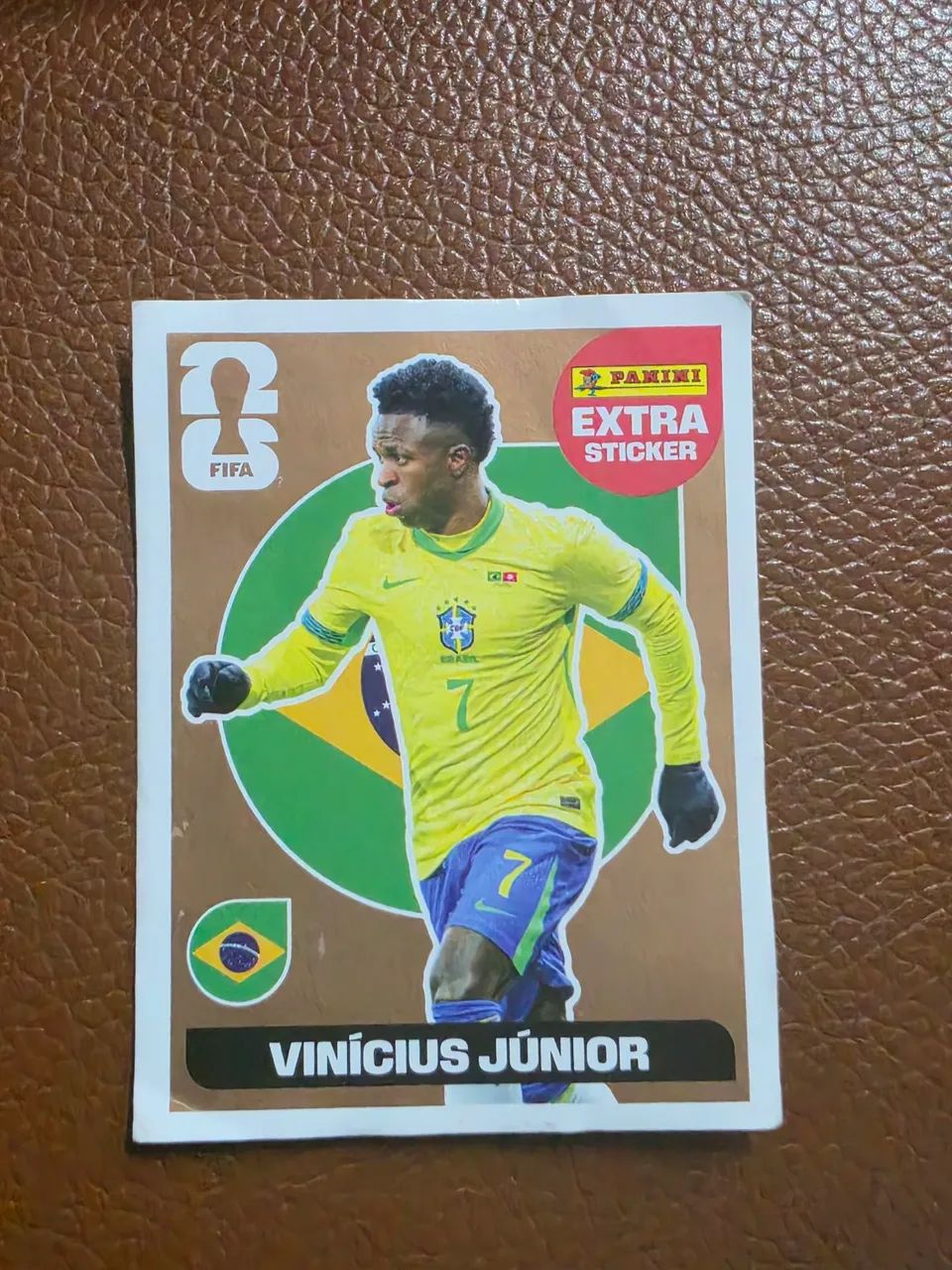 Duas figurinhas Extra Sticker do Lionel Messi e do Vinícius Jr. - Foto 4