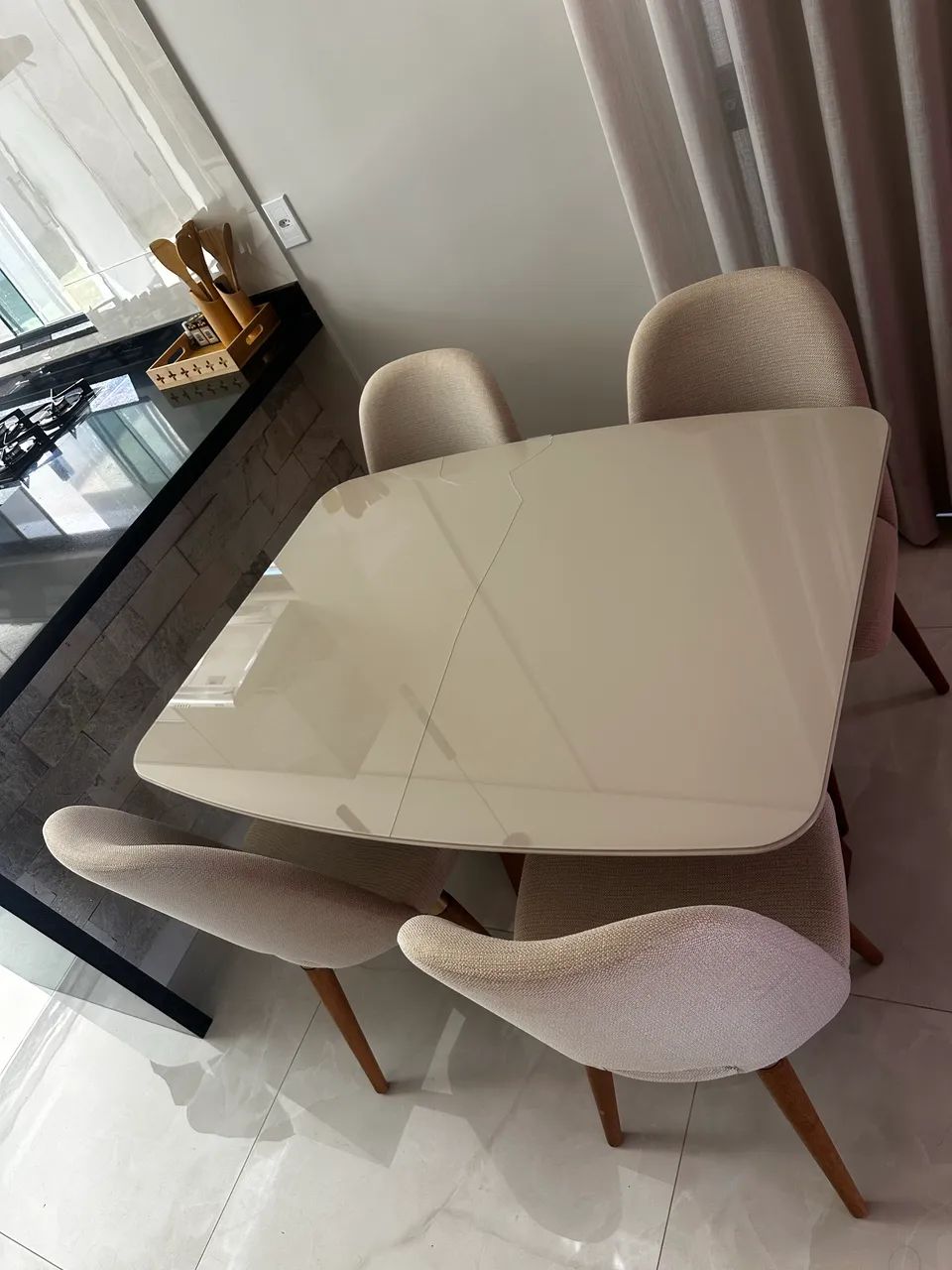 Mesa Retangular com Vidro Donatella com 4 Cadeiras New Drop  - Foto 4