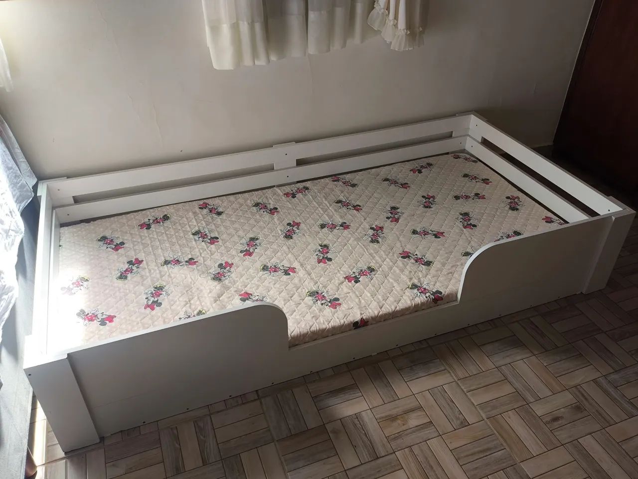 Cama infantil com grade de proteção  - Foto 4