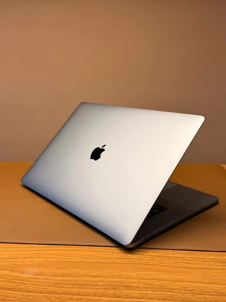 (6 meses de garantia) MacBook Pro 2018 15`` 16GB com 6 meses de garantia 