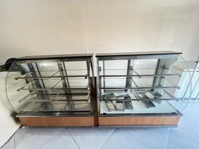 vitrine gelada e outra seca
