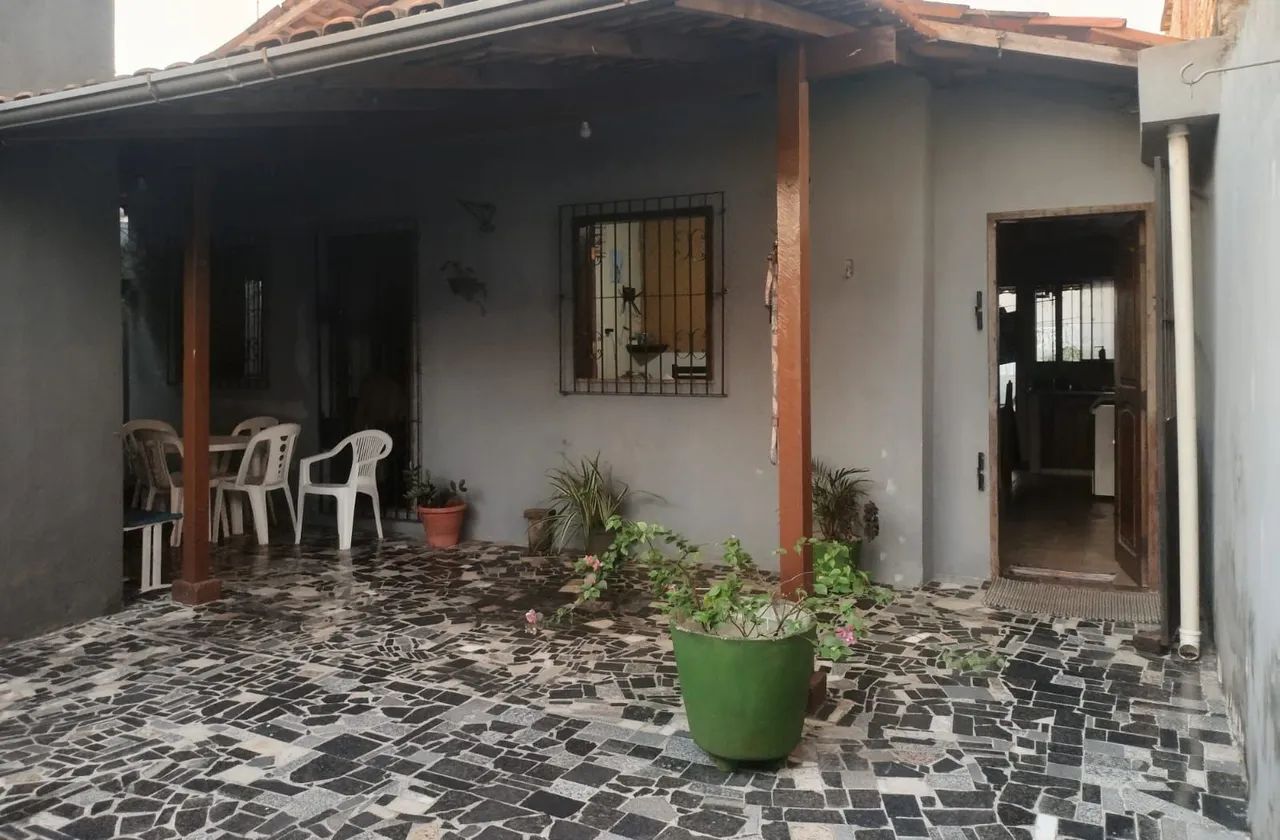 VENDE-SE CASA COM PONTO COMERCIAL  - Foto 2