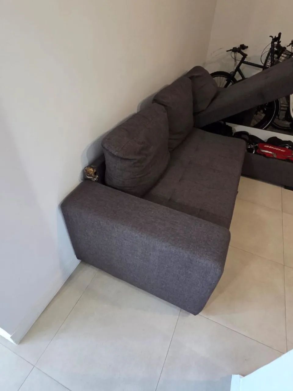 Sofá-cama com chaise e baú - espaçoso e funcional | R$ 850 - Foto 4