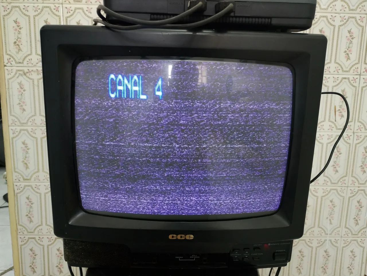 Tv antiga CCE 14 polegadas funcionando perfeitamente 