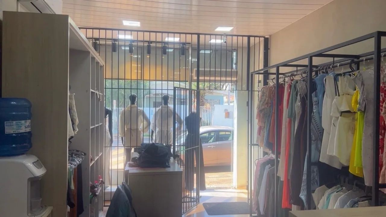 VENDE SE LOJA ROUPAS FEMININA  - Foto 4