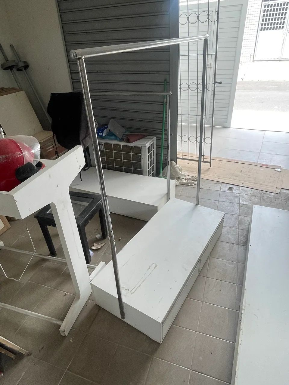 PLATAFORMAS E BANCADAS PARA LOJAS - Foto 2