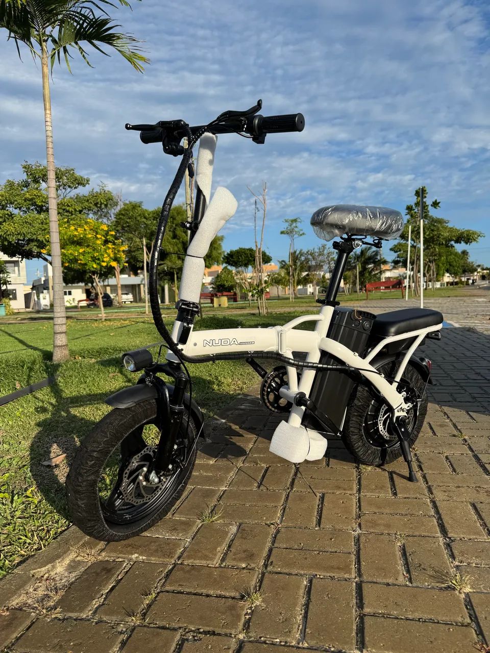 Bicicleta eletrica dobrável NOVA