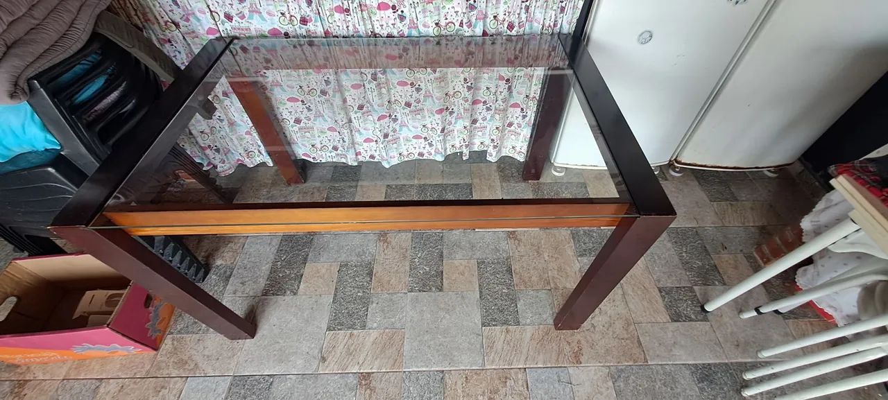  Mesa usada para 06 lugares tampo de vidro - Foto 2