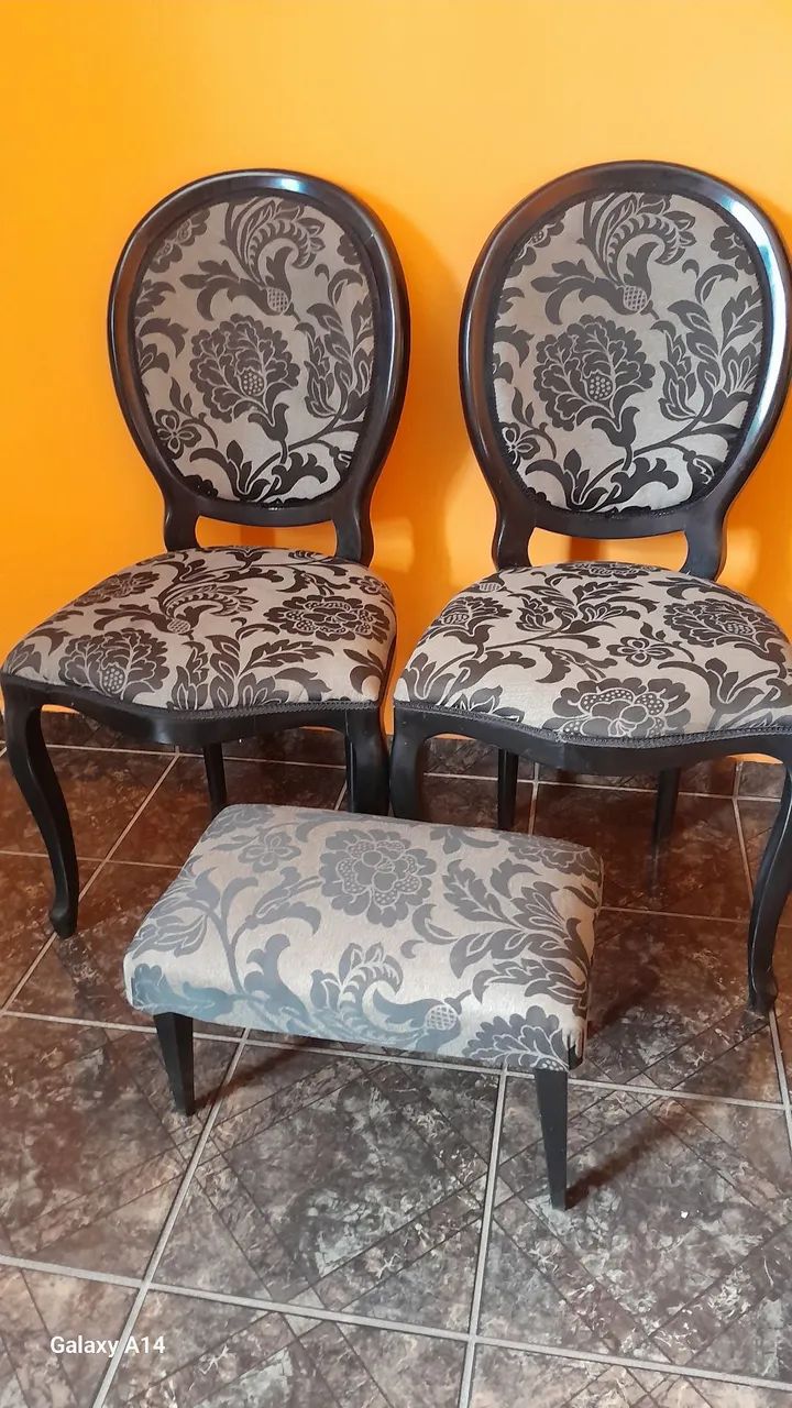 Cadeiras e banquetes Retro