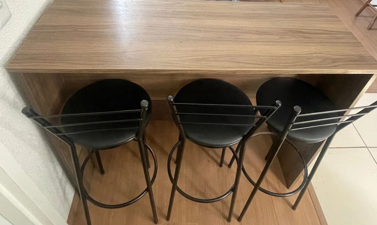 Bancada com 3 banquetas  - Foto 2