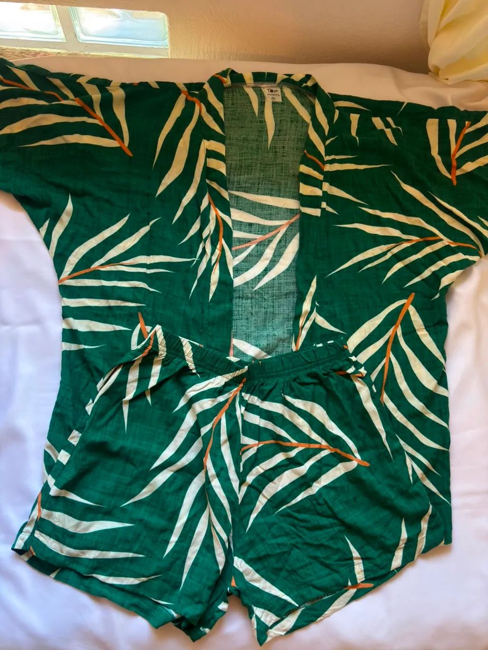 Conjunto de short e kimono verde estampados