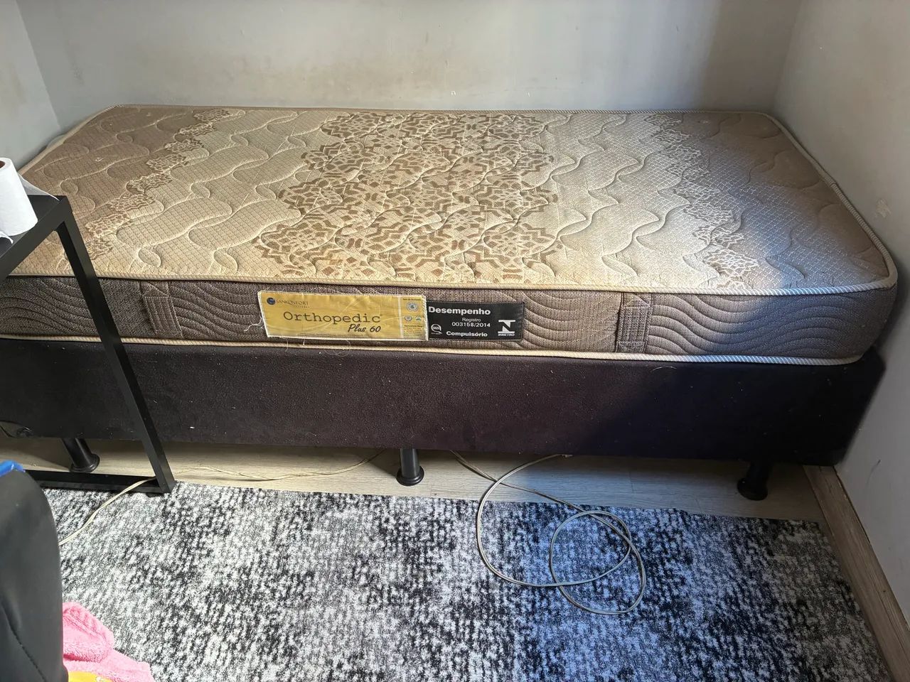 Cama de solteiro + colchão 