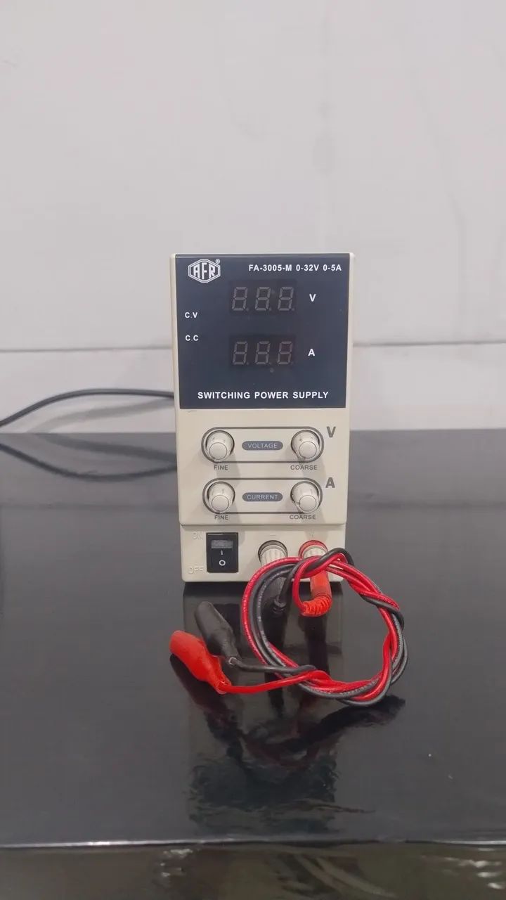 Fonte de bancada AFR FA-3005-M.