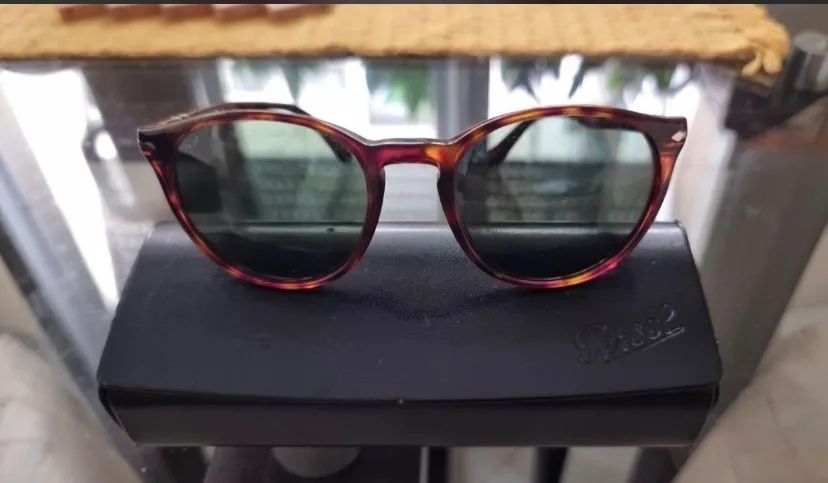 Óculos escuro -Persol 