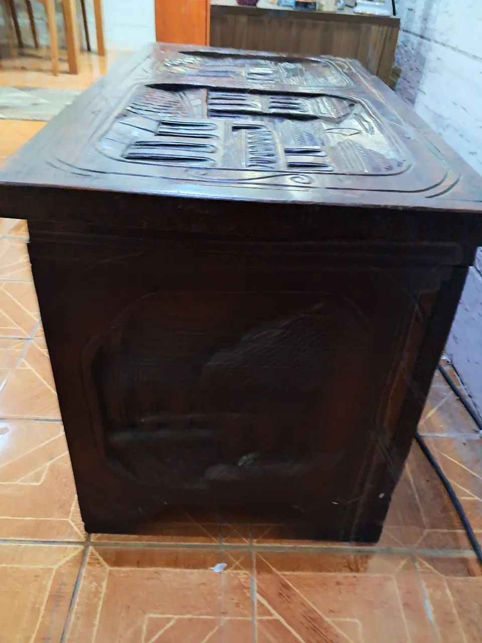 Bau antigo de madeira  - Foto 3