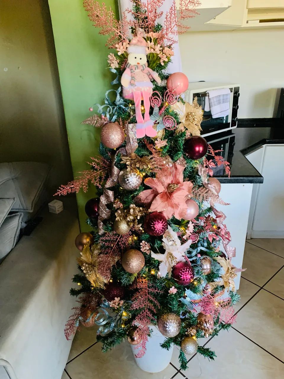 Árvore de Natal com pisca pisca e enfeites  - Foto 4