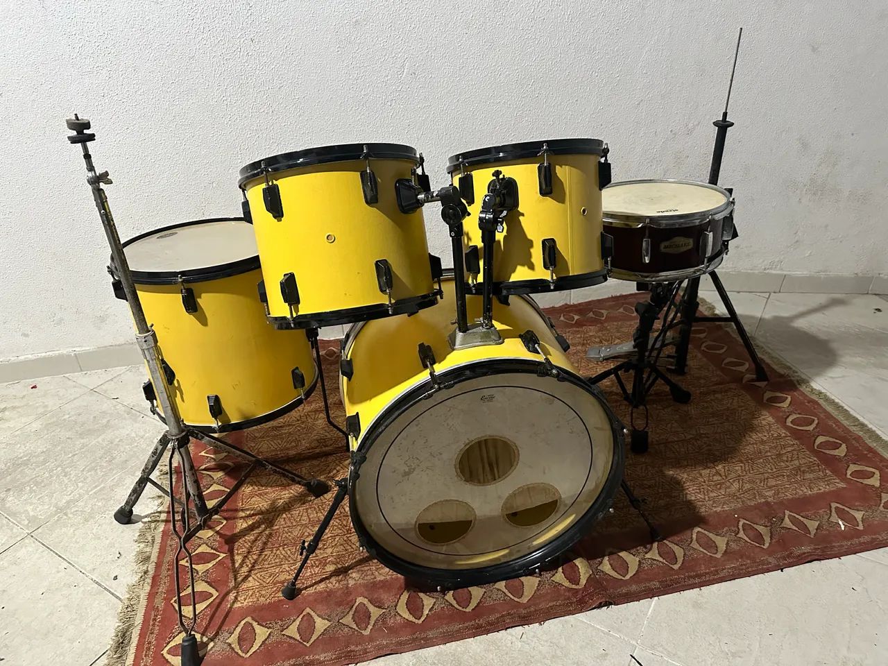 Bateria com ferragens + brindes
