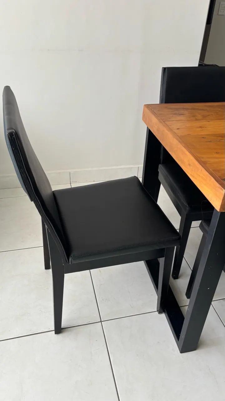 Mesa madeira com 6 cadeiras  - Foto 4