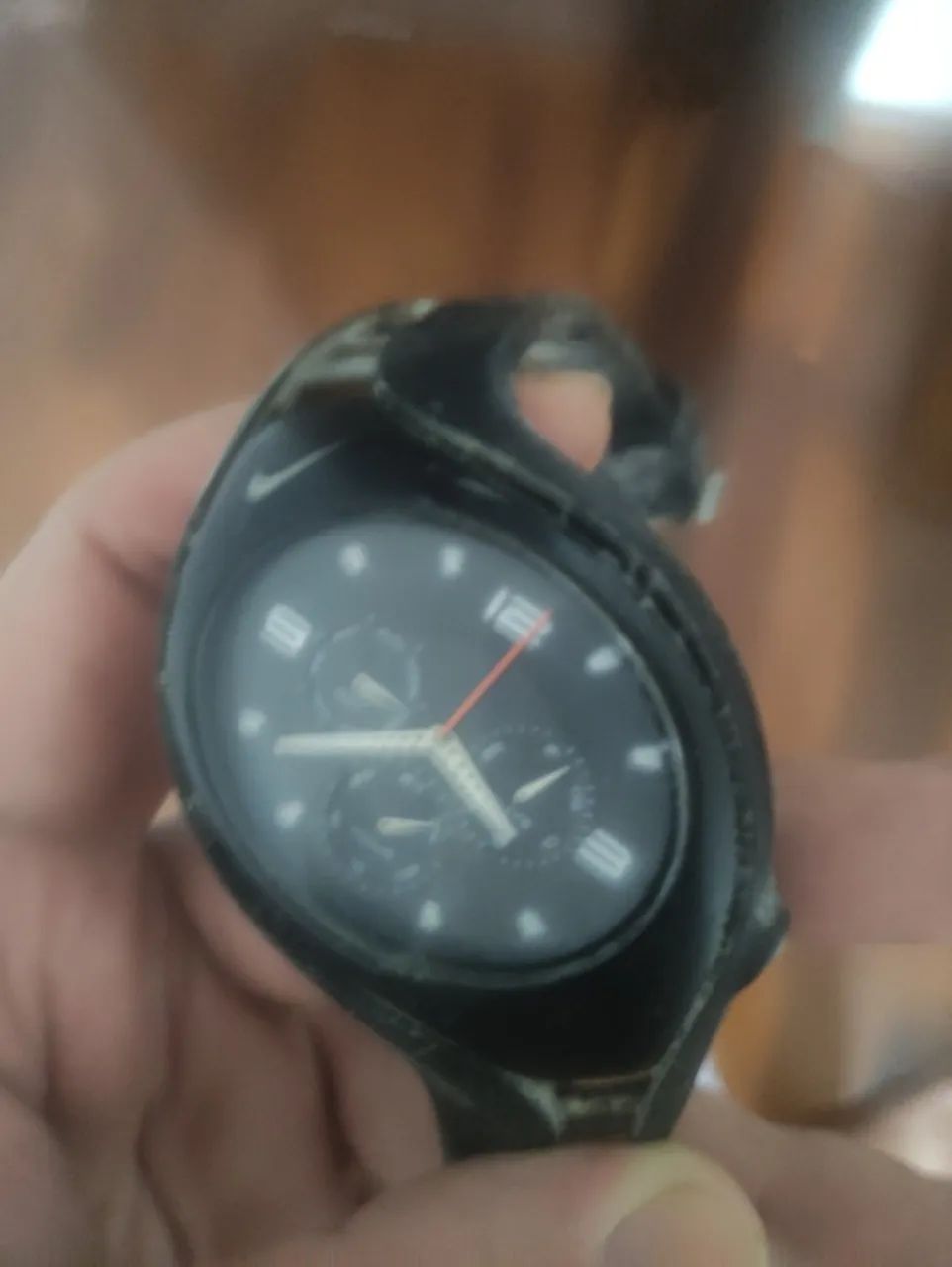 3 relogios sem funcionar 2 Diesel 1 Nike