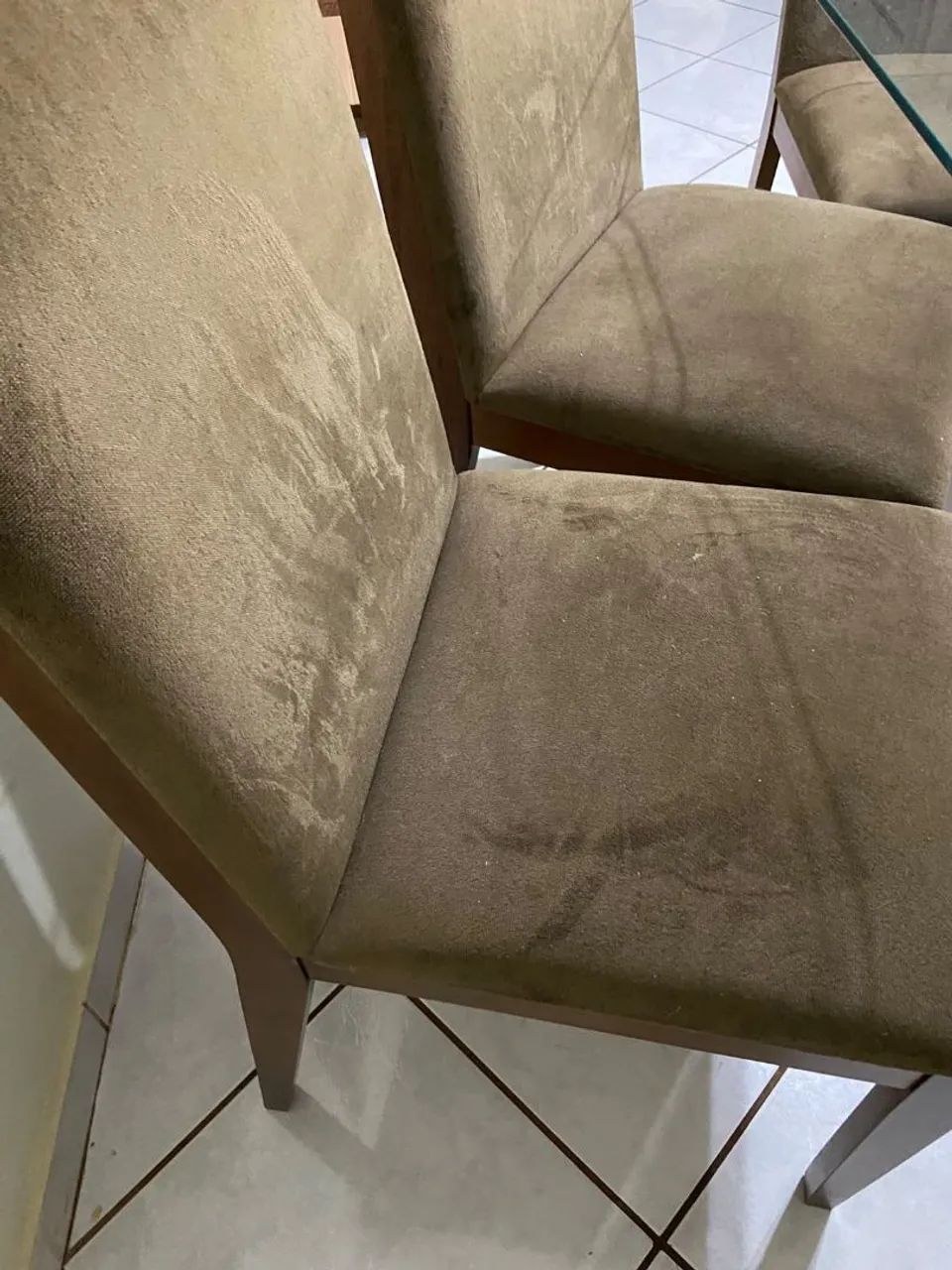 Vendo mesa de madeira com 8 cadeiras  - Foto 4