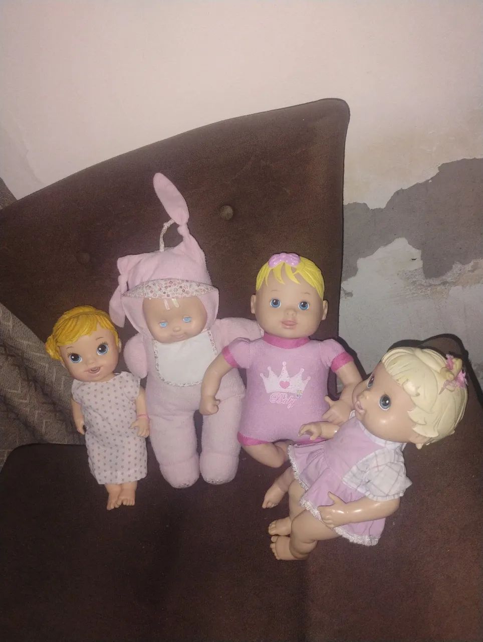 Vendo quatro bonecas