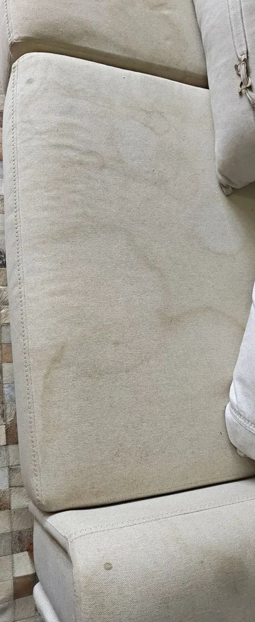 Sofá 3 lugares linho - tecido com manchas e pequenos rasgos - Foto 3