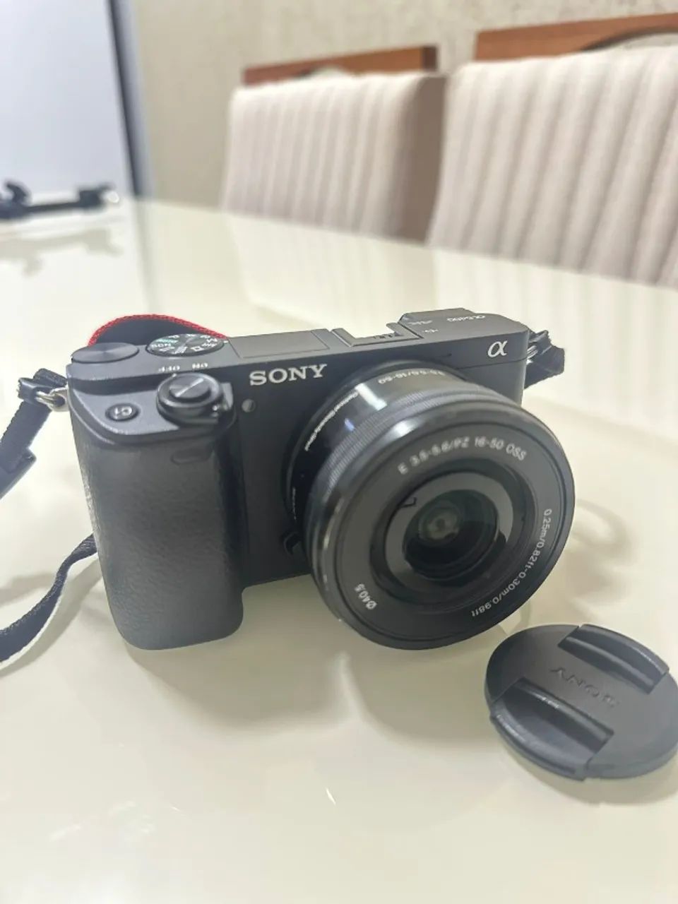 Camêra Sony A6400 com lente do kit + lente 23mm e muito mais - Foto 5